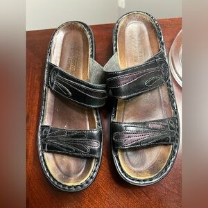 Naot Womens 38 US 7 Purple Black Leather Sandals 2 Straps Shoes Wedge New-other